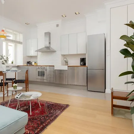 Koszykowa 2-bedroom For 4 Guests In The Center Of By Renters 公寓