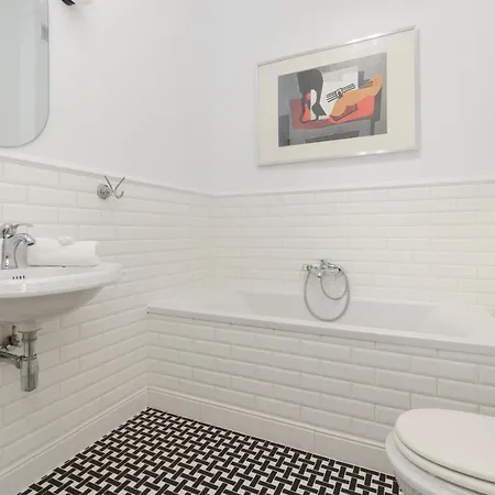 Koszykowa 2-bedroom For 4 Guests In The Center Of By Renters 公寓 *
