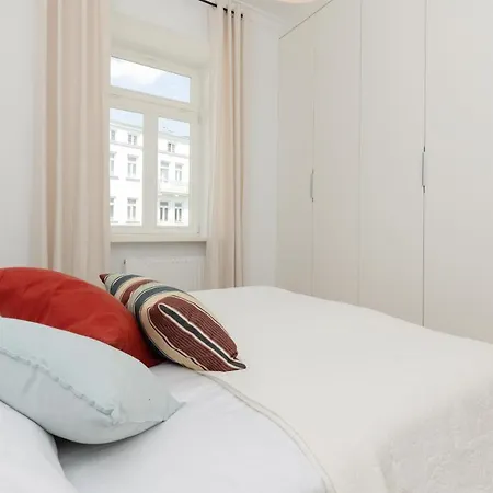Koszykowa 2-bedroom For 4 Guests In The Center Of By Renters 公寓