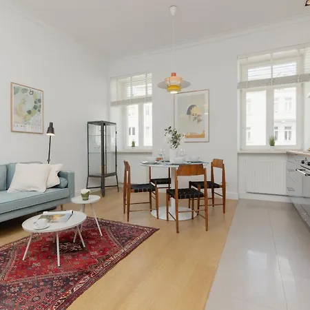 公寓 Koszykowa 2-bedroom For 4 Guests In The Center Of By Renters