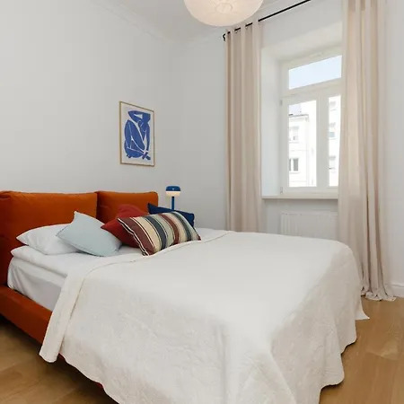 公寓 Koszykowa 2-bedroom For 4 Guests In The Center Of By Renters *