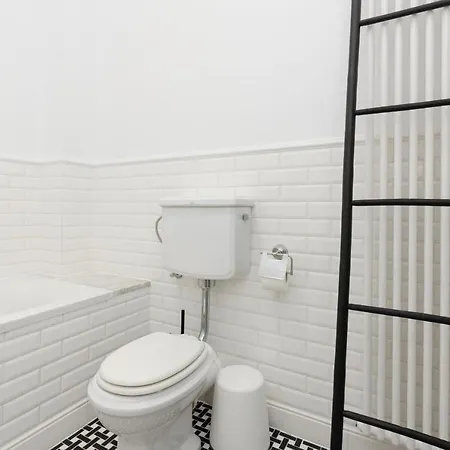 Koszykowa 2-bedroom For 4 Guests In The Center Of By Renters 华沙